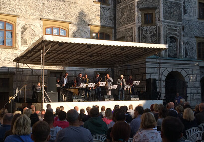 Jazzový koncert na nádvoří zámku